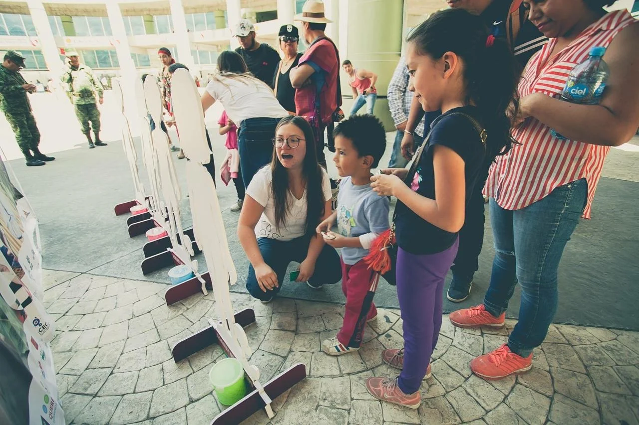 Una actividad de educación alimentaria con Erika y niños